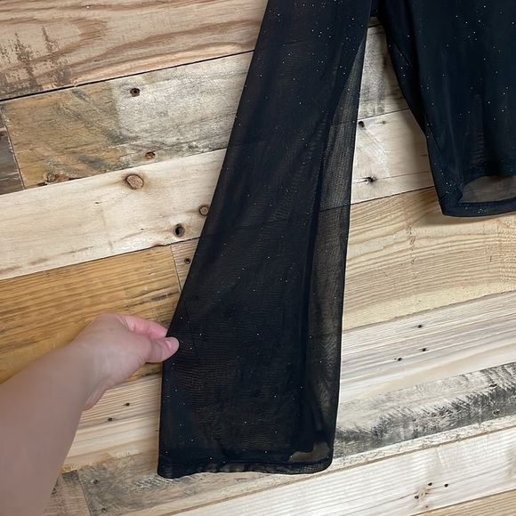 Urban Outfitters size Medium Black Sheer Cropped Long Sleeve Lightweight Top - Picture 5 of 7